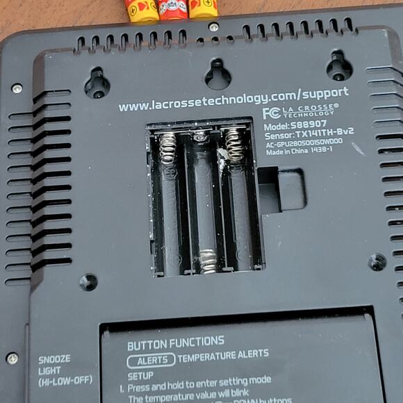 La Crosse Technology S88907 Wireless Color Weather Station w/out outdoor sensor - Picture 3 of 15